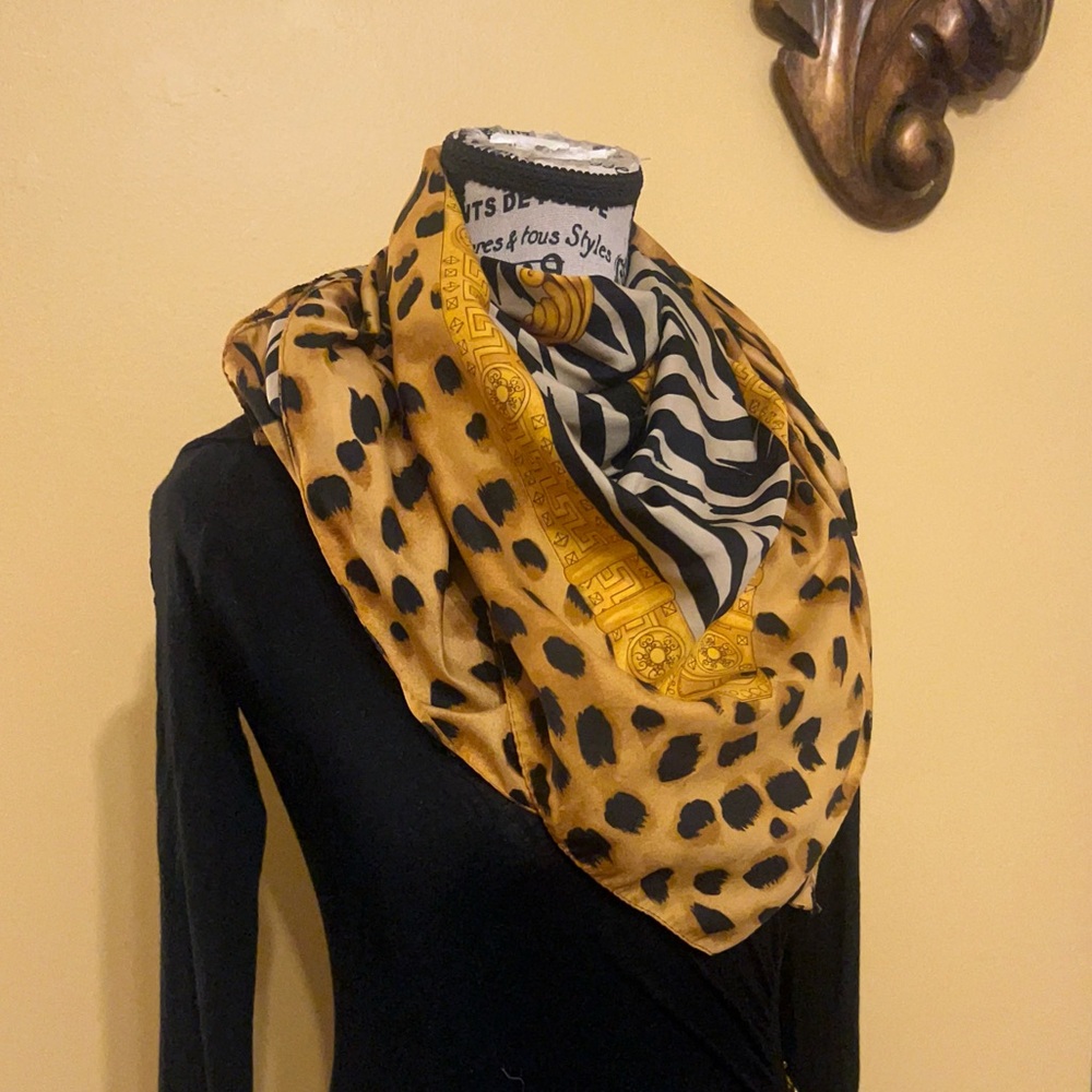 Baar & Beards vintage Baroque Animal Print Gold Black Scarf Handkerchief Italy - Picture 4 of 10
